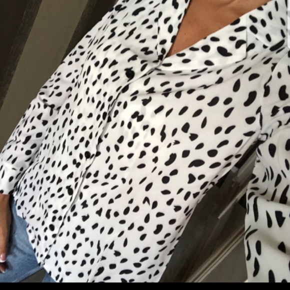 BLACK & WHITE LEOPARD PRINT BLOUSE - Picture 3 of 4